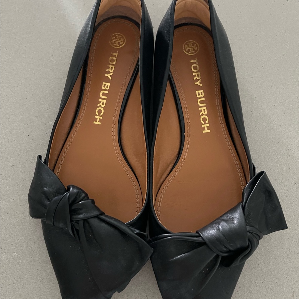 Tory Burch Elegant Black Leather Flats